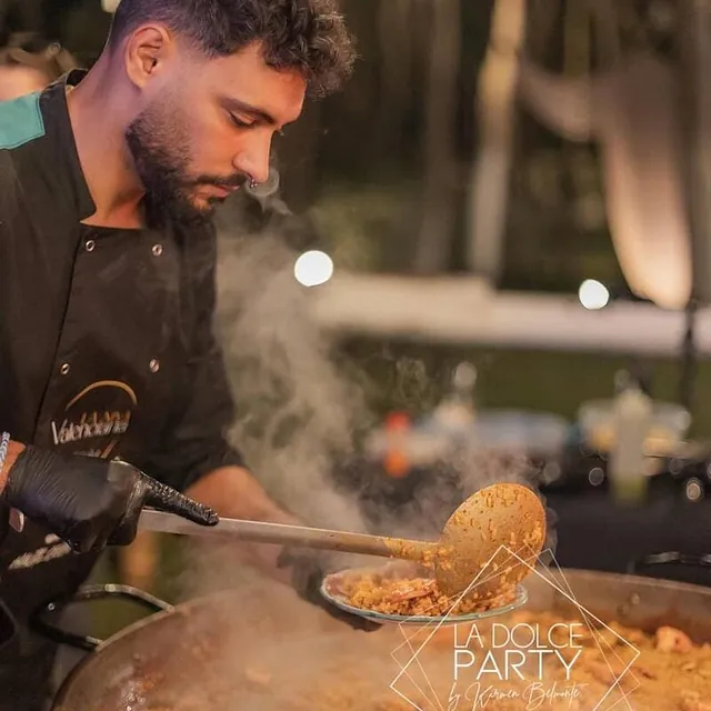 La Niña Valenciana Chef cocinando