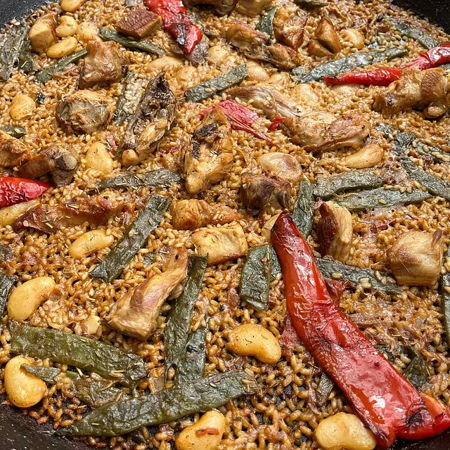 La Niña Valenciana paella con verduras